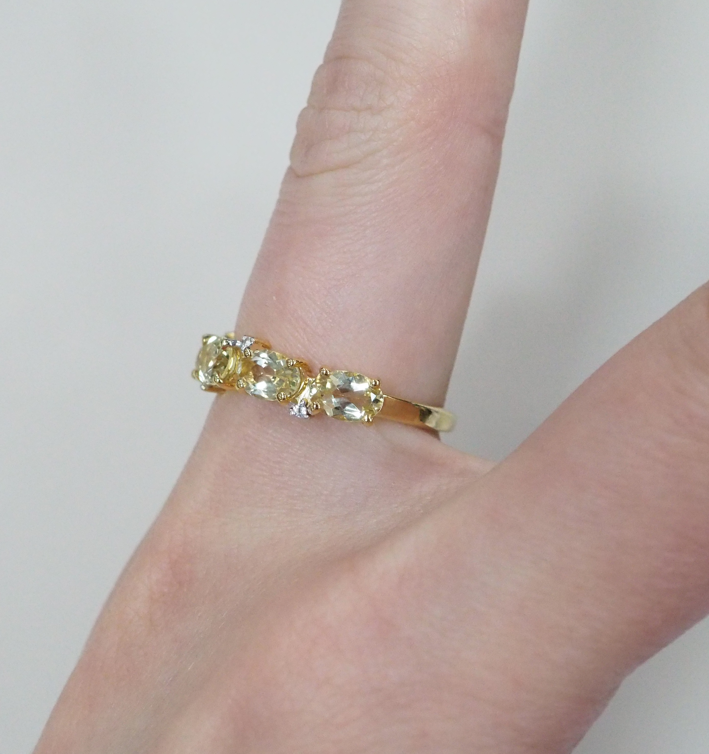 Серебряное кольцо с гелиодорами